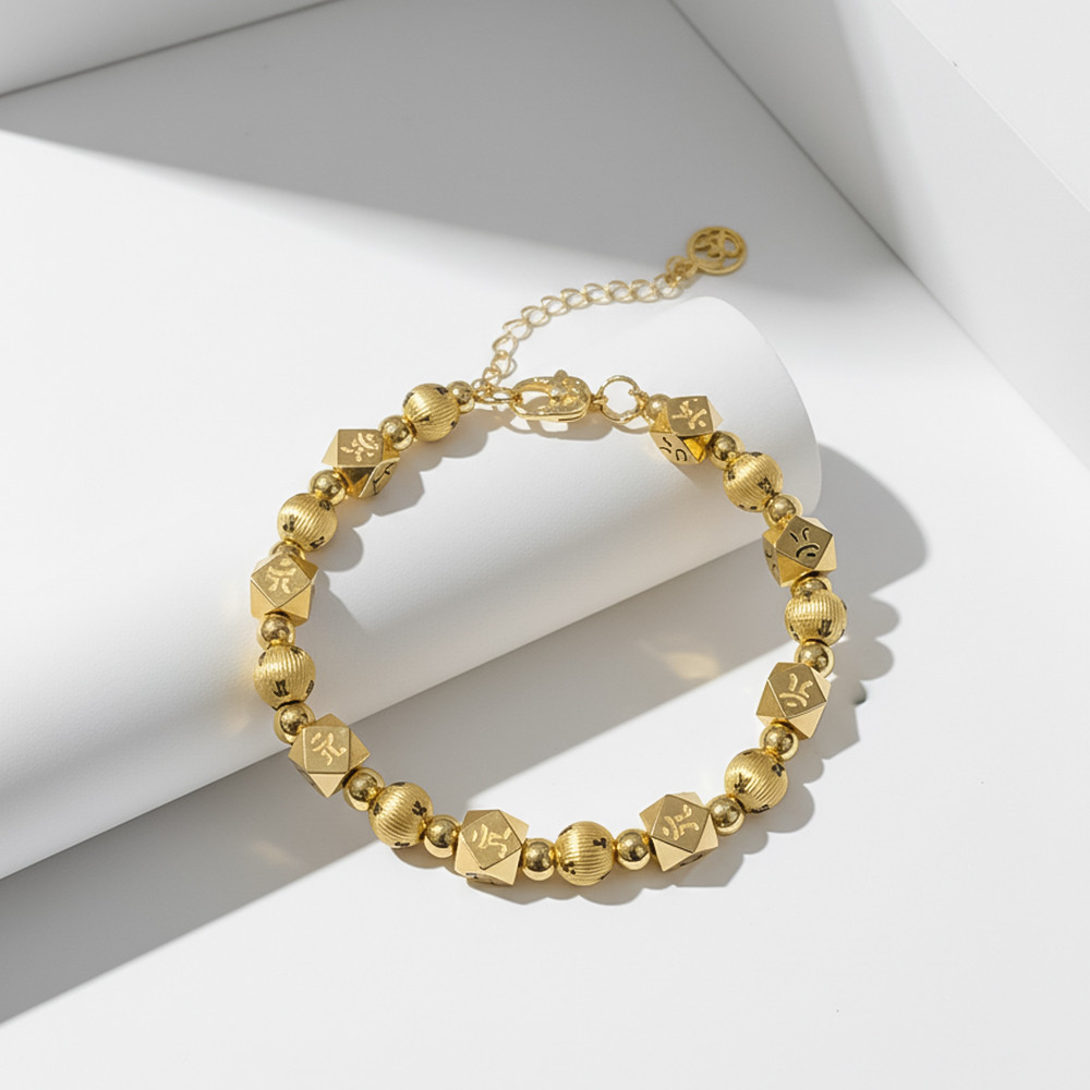 옐로우골드 포인트가 은은하게 빛나는 실버도금 패션 브레이슬릿