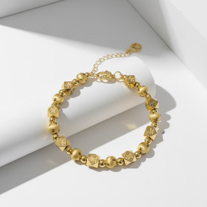 옐로우골드 포인트가 은은하게 빛나는 실버도금 패션 브레이슬릿